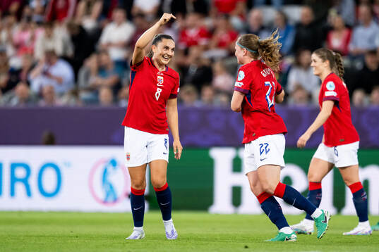 Signe Gaupset of Norway celebrates with Vilde Bøe Risa