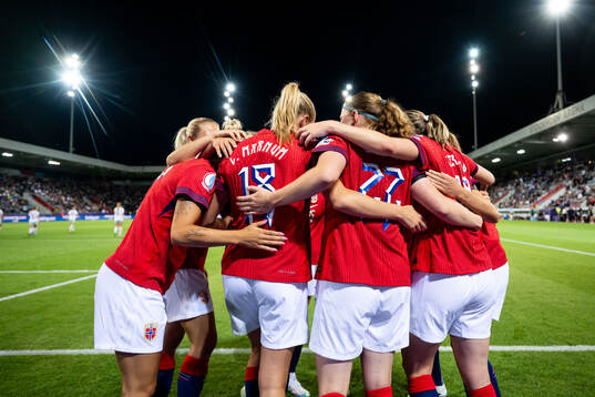 Frida Maanum of Norway celebrates with Signe Gaupset and