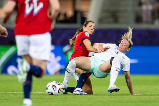 Tuva Hansen of Norway and Sandra Jessen of Iceland
