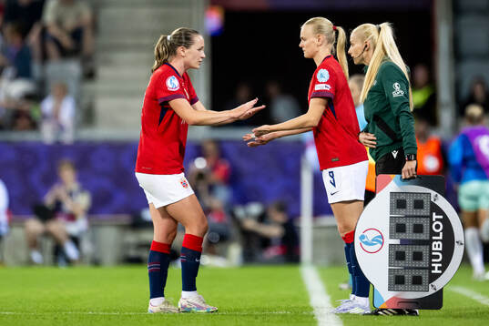 Elisabeth Terland and Karina Sævik of Norway