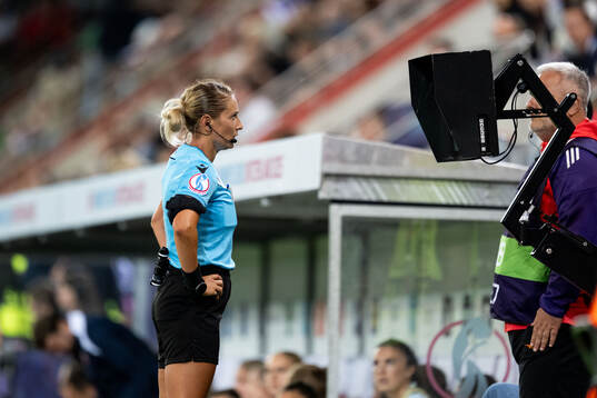Referee Alina Pesu