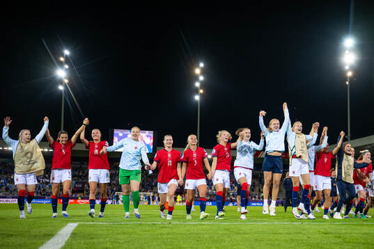 Tuva Hansen, Frida Maanum, goalkeeper Aurora Mikalsen,