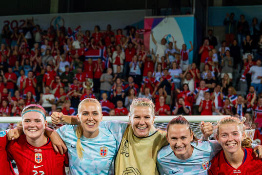 Signe Gaupset, goalkeeper Selma Panengstuen, Ada