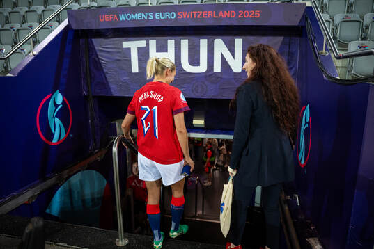 Lisa Naalsund of Norway and Lise Klaveness, president of