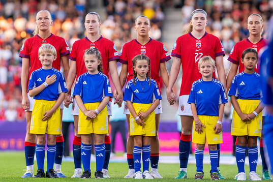 Frida Maanum, Elisabeth Terland, Celin Bizet Dønnum, Signe