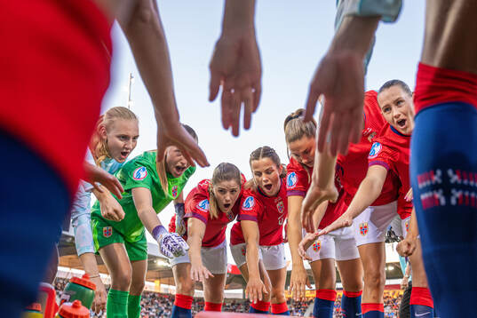 Goalkeeper Sunniva Skoglund, goalkeeper Cecilie