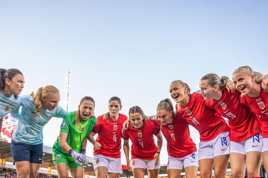 Goalkeeper Sunniva Skoglund, goalkeeper Cecilie