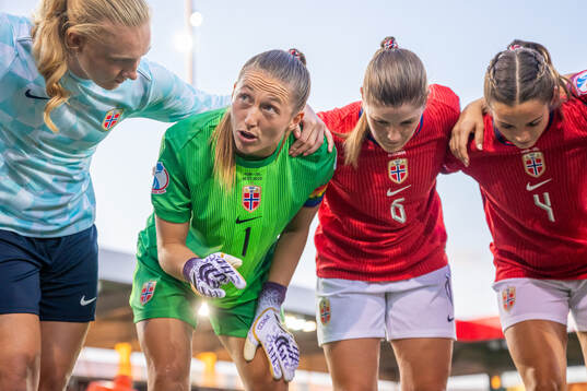 Goalkeeper Sunniva Skoglund, goalkeeper Cecilie