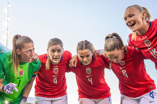 Goalkeeper Cecilie Fiskerstrand, Maren Mjelde, Tuva Hansen,