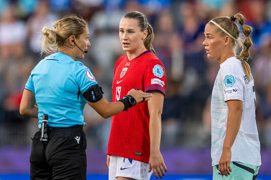Referee Alina Pesu, Elisabeth Terland of Norway and Sædis