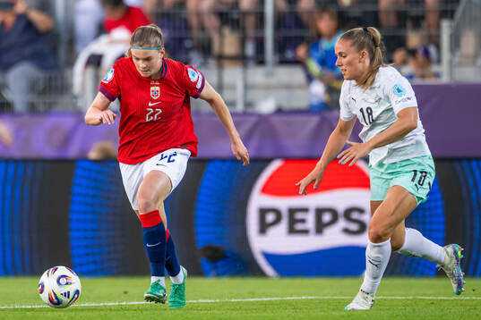 Signe Gaupset of Norway and Gudrun Arnardottir of Iceland