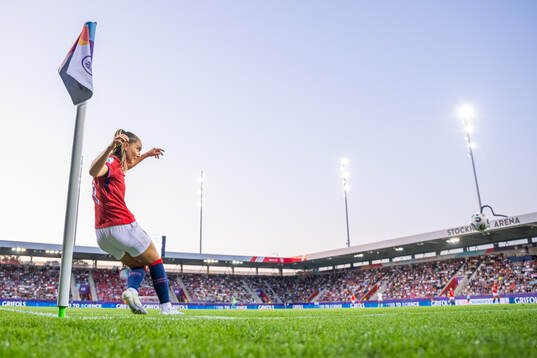 Vilde Bøe Risa of Norway takes a corner kick