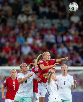 Alexandra Johannsdottir of Iceland and Frida Maanum of