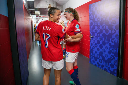 Celin Bizet Dønnum and Signe Gaupset of Norway