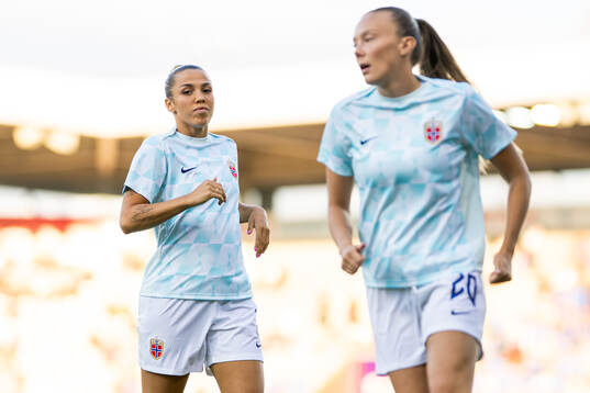 Celin Bizet Dønnum of Norway warms up