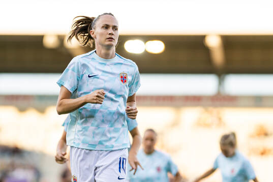 Caroline Graham Hansen of Norway warms up