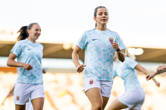 Tuva Hansen of Norway warms up