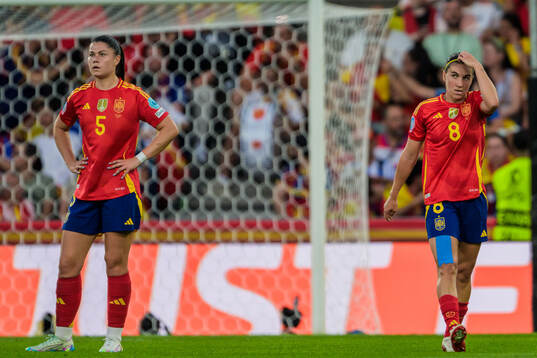 Maria Mendez and Mariona Caldentey of Spain looks dejected