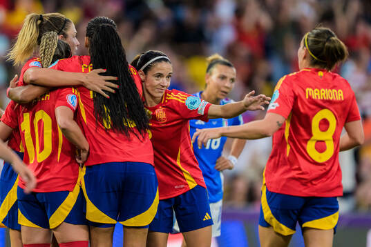 Aitana Bonmati of Spain celebrates