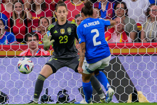 Elisabetta Oliviero of Italy scores 1-0 behind Adriana