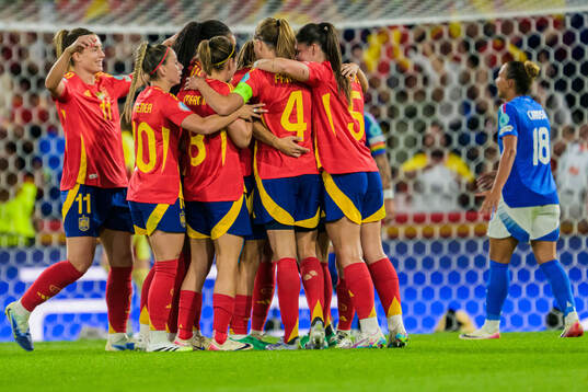 Players of Spain celebrates