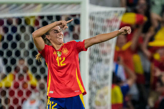 Patri Guijarro of Spain celebrates