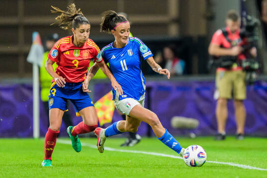 Jana Fernandez of Spain and Barbara Bonansea of Italy