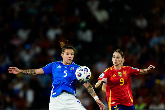 Elena Linari of Italy and Esther Gonzalez of Spain