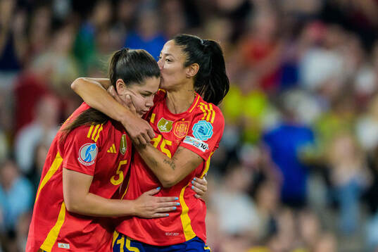 Maria Mendez and Leila Ouahabi of Spain celebrates