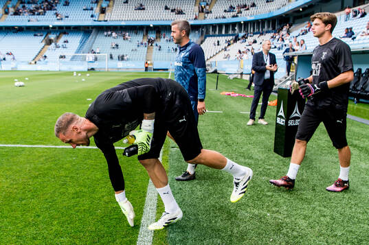 Malmö FFs målvakt Robin Olsen och målvakt Melker Ellborg