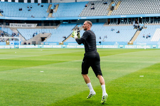 Malmö FFs målvakt Robin Olsen jublar