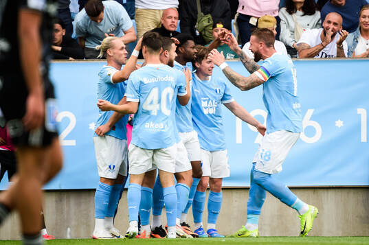 Malmö FFs Emmanuel Ekong jublar