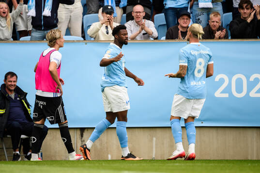 Malmö FFs Emmanuel Ekong och Arnor Sigurdsson jublar