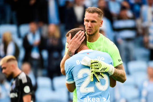Malmö FFs Robin Olsen och Gabriel Busanello
