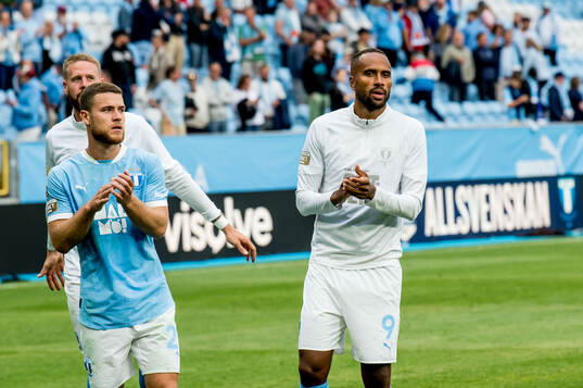 Malmö FFs Gabriel Busanello och Isaac Kiese Thelin jublar