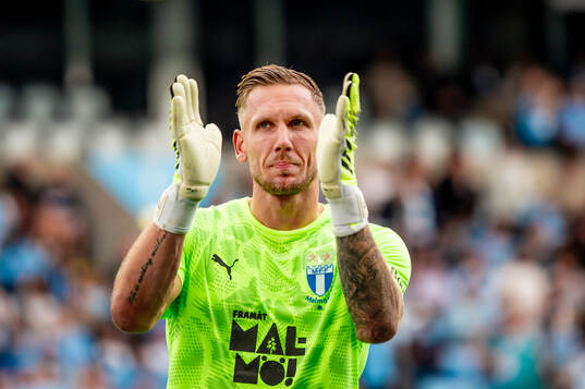 Malmö FFs målvakt Robin Olsen jublar