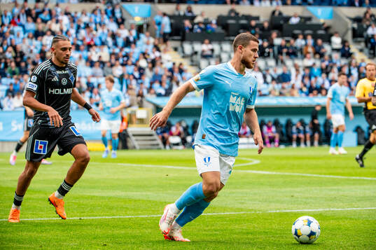 Malmö FFs Gabriel Busanello och IFK Norrköpings Moutaz
