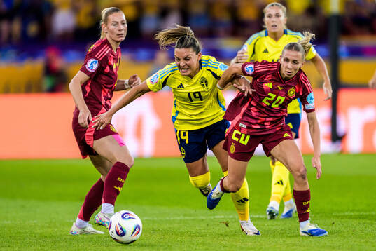 Johanna Rytting Kaneryd of Sweden and Elisa Senss of Germany