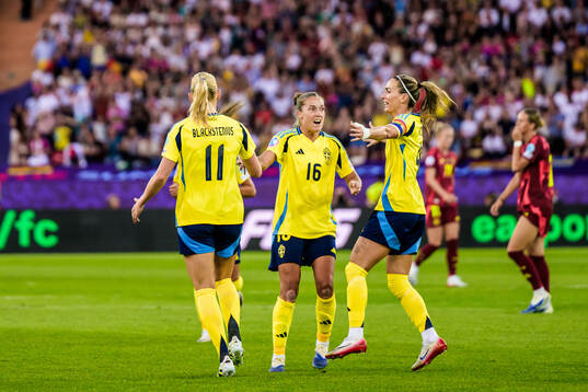 Stina Blackstenius, Filippa Angeldahl and Kosovare Asllani