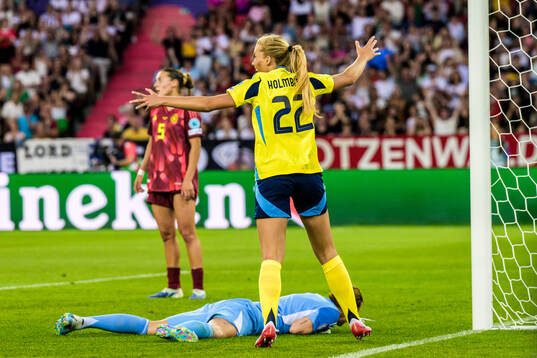 Smilla Holmberg of Sweden celebrates