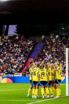 Smilla Holmberg of Sweden celebrate with teammates