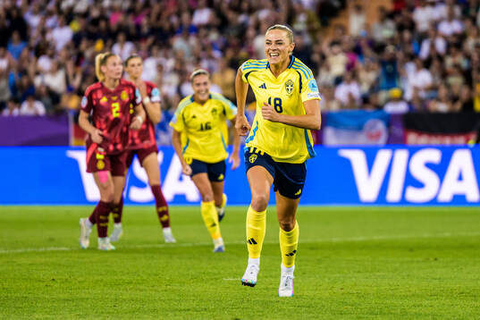 Fridolina Rolfö of Sweden celebrates