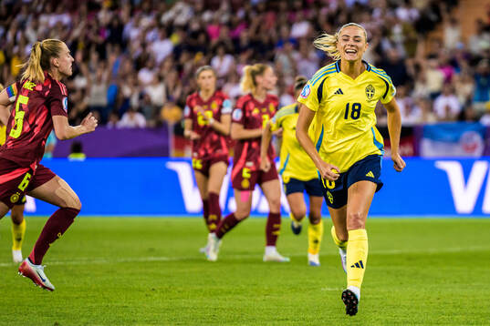Fridolina Rolfö of Sweden celebrates