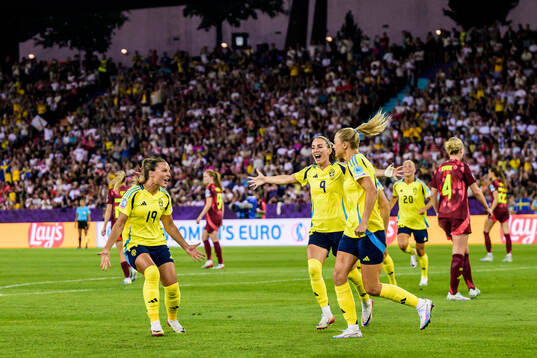 Johanna Rytting Kaneryd, Kosovare Asllani and Fridolina