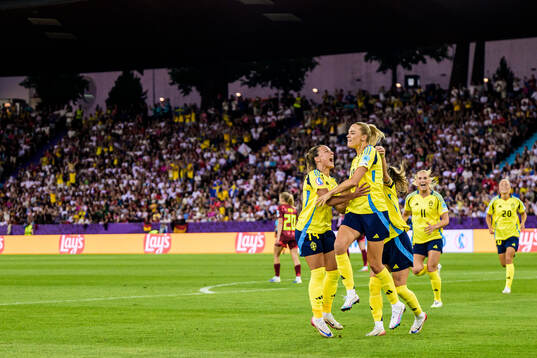 Johanna Rytting Kaneryd, Kosovare Asllani and Fridolina