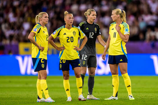 Jonna Andersson, Hanna Bennison, goalkeeper Jennifer Falk