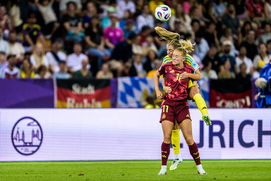 Linda Sembrant of Sweden and Lea Schuller of Germany
