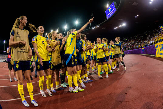 Players of Sweden celebrate