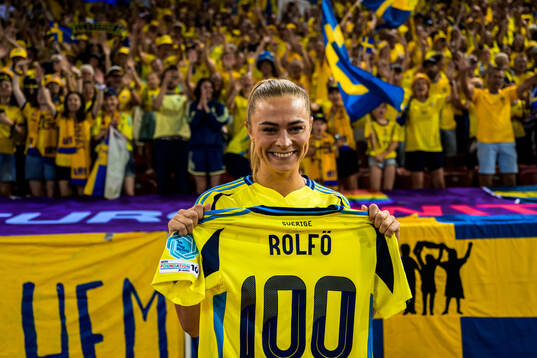 Fridolina Rolfö of Sweden celebrates