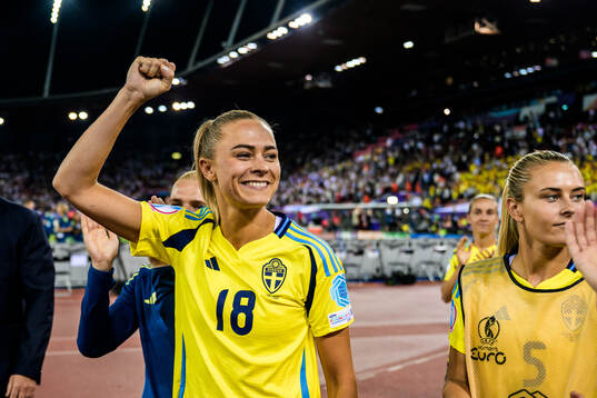 Fridolina Rolfö of Sweden celebrate
